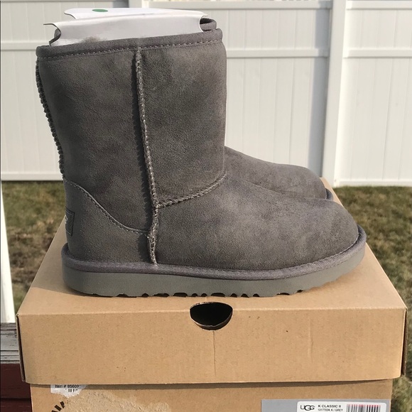 UGG Classic Boots II - Picture 3 of 6